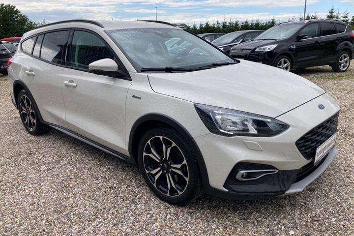 Beige Ford Focus fra 2020