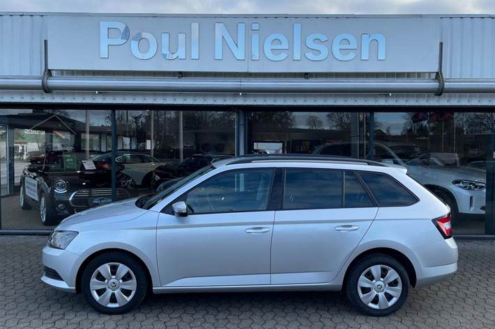 Grå Skoda Fabia fra 2018