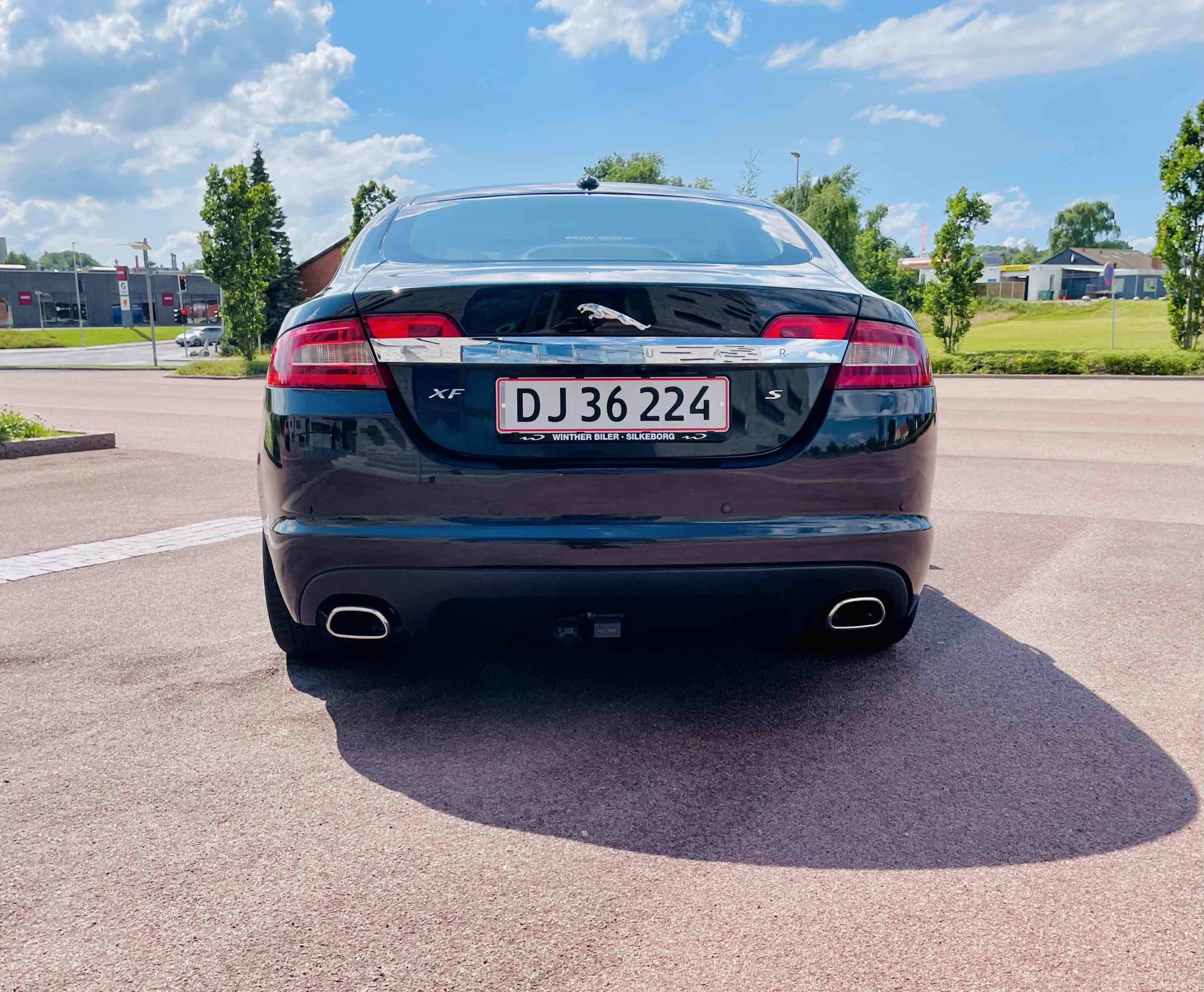 Sort Jaguar XF fra 2009