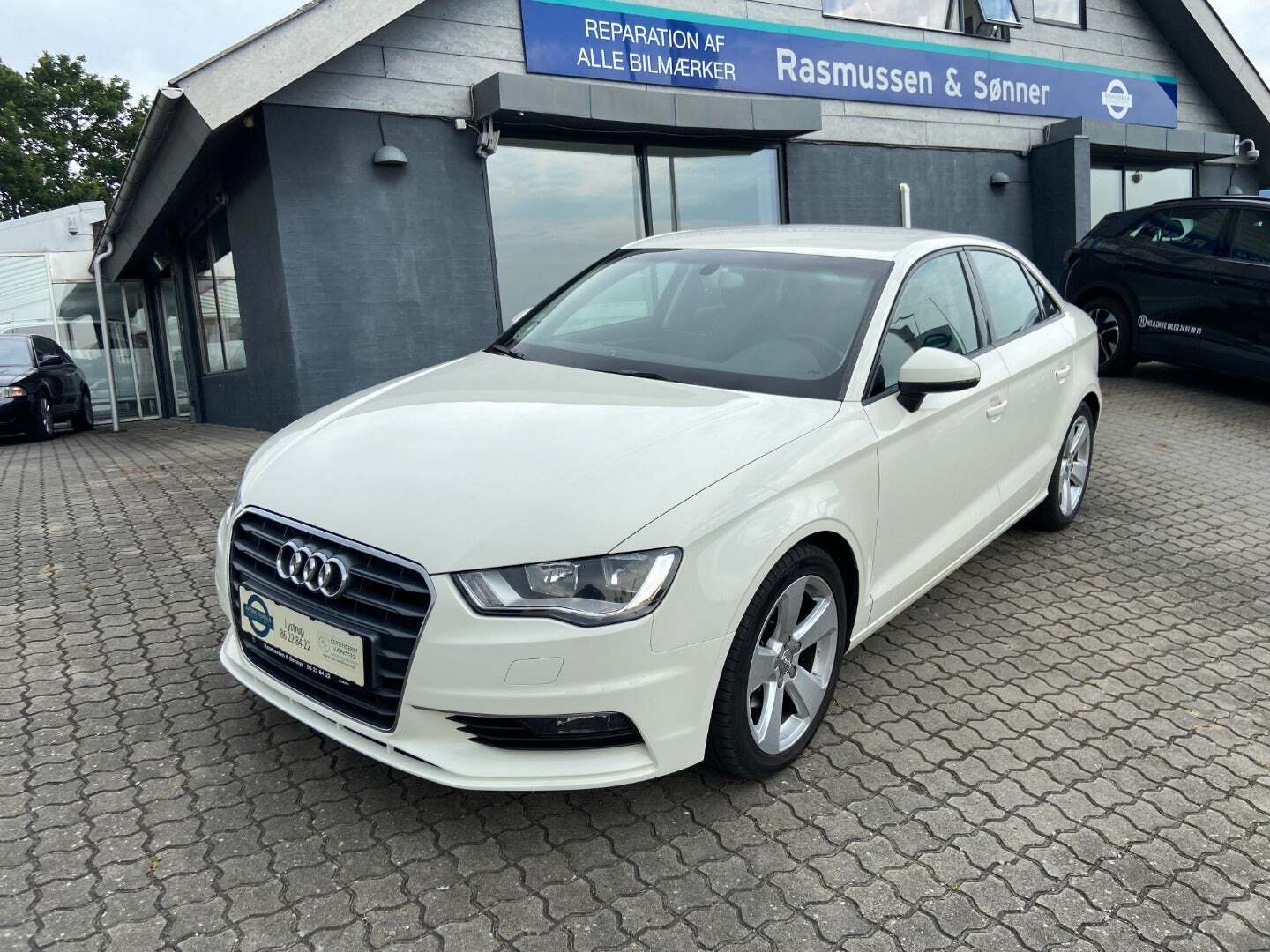 Beige Audi A3 fra 2015