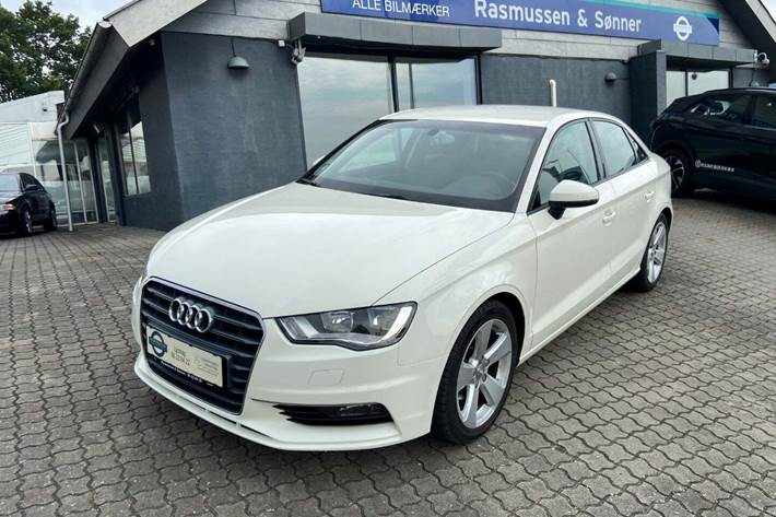 Beige Audi A3 fra 2015