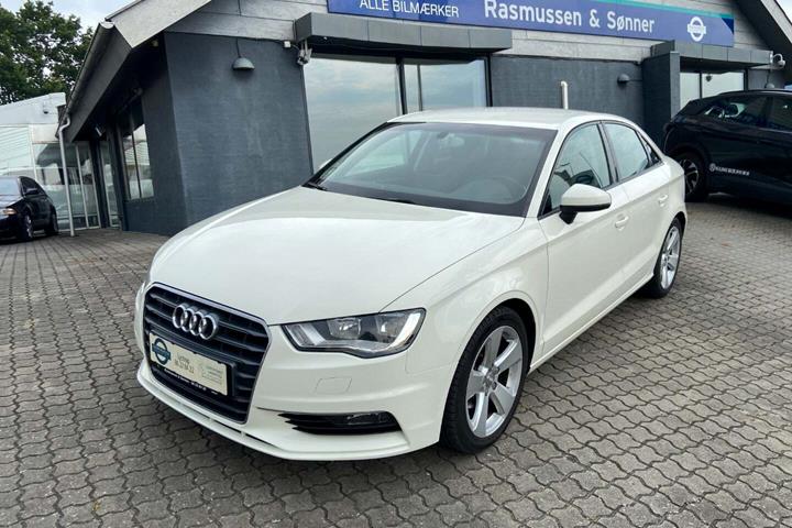 Beige Audi A3 fra 2015