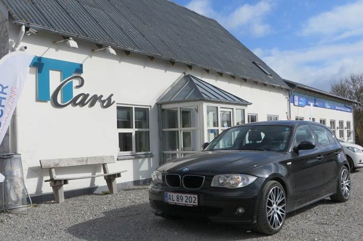 Grå BMW 118i fra 2007