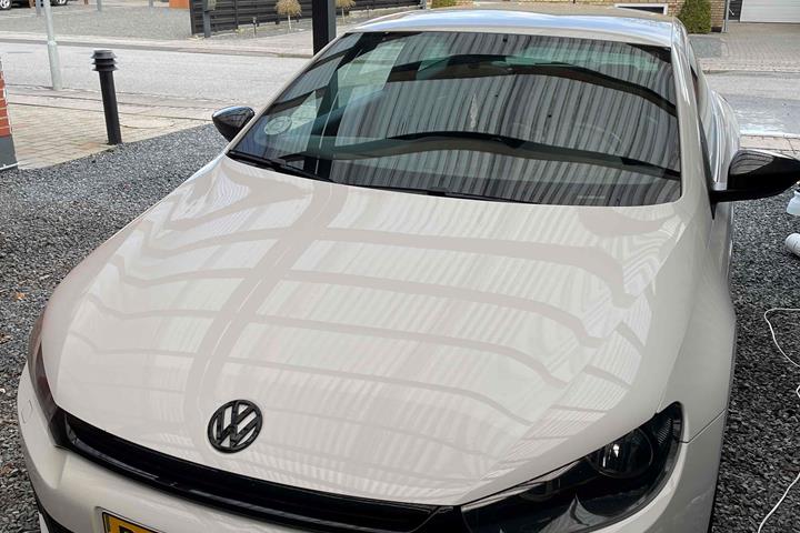 Hvid VW Scirocco fra 2009