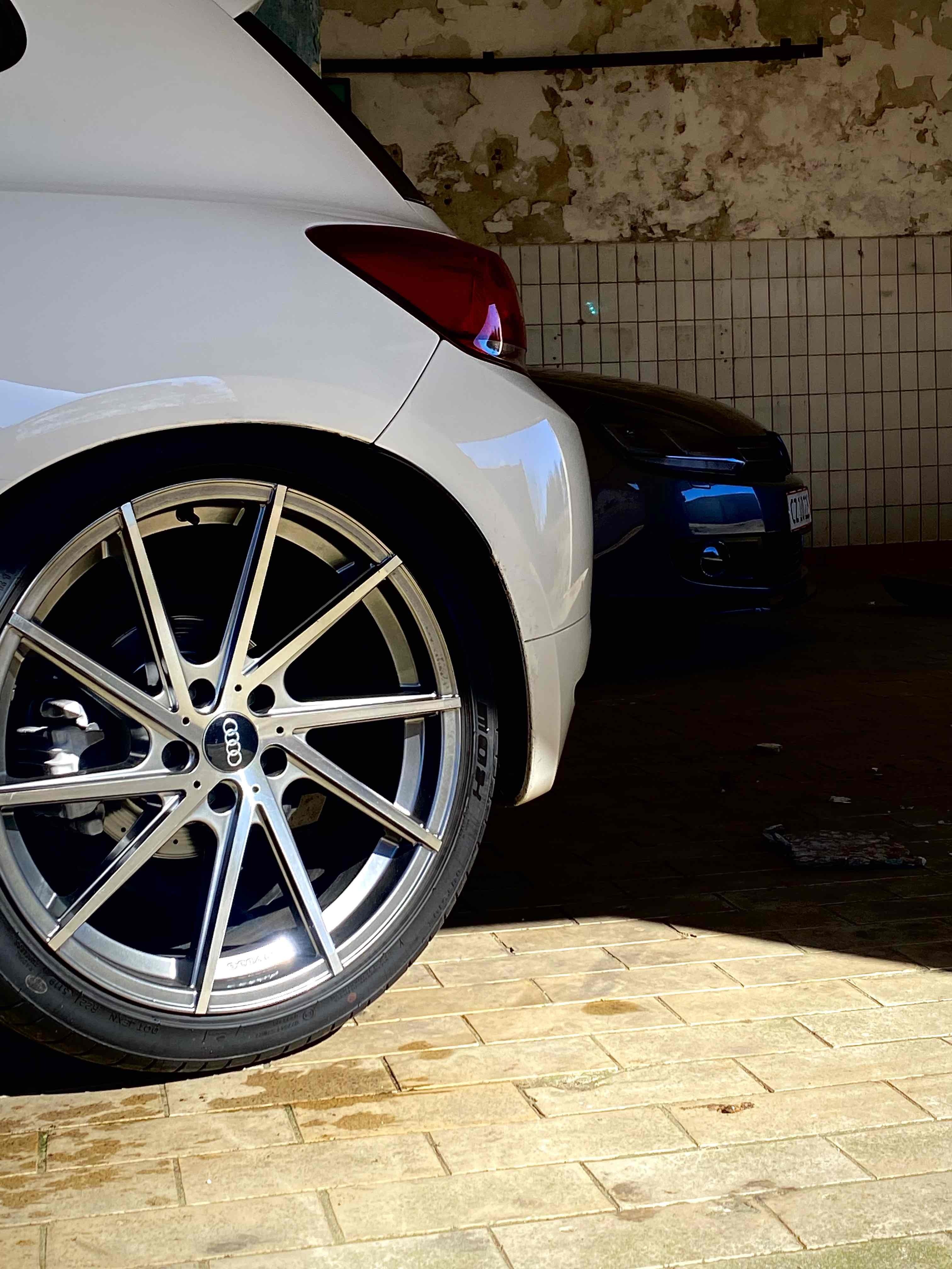 Hvid VW Scirocco fra 2009