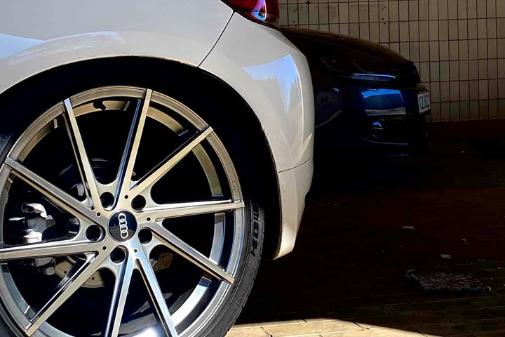 Hvid VW Scirocco fra 2009