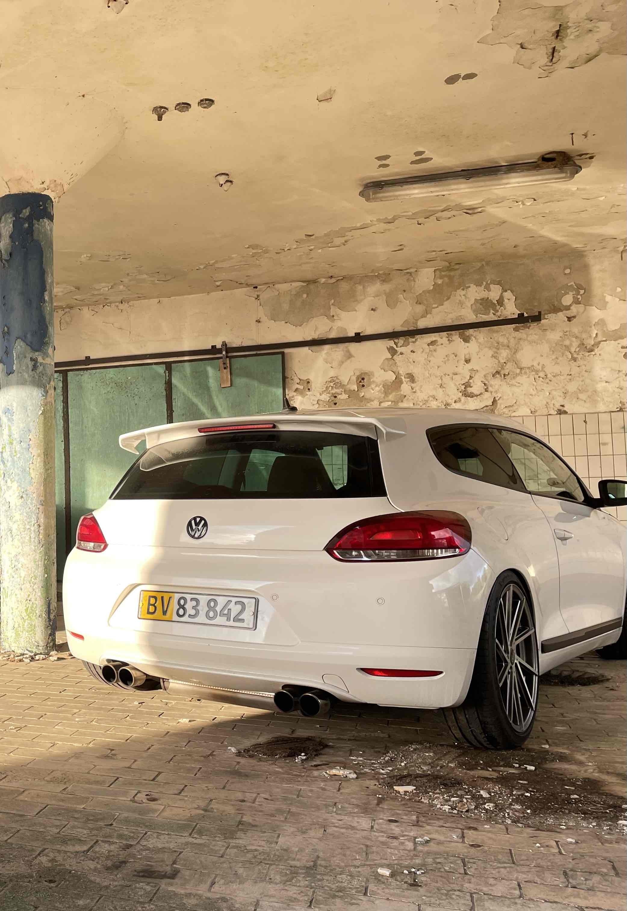 Hvid VW Scirocco fra 2009