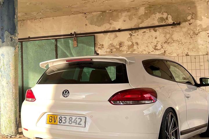 Hvid VW Scirocco fra 2009