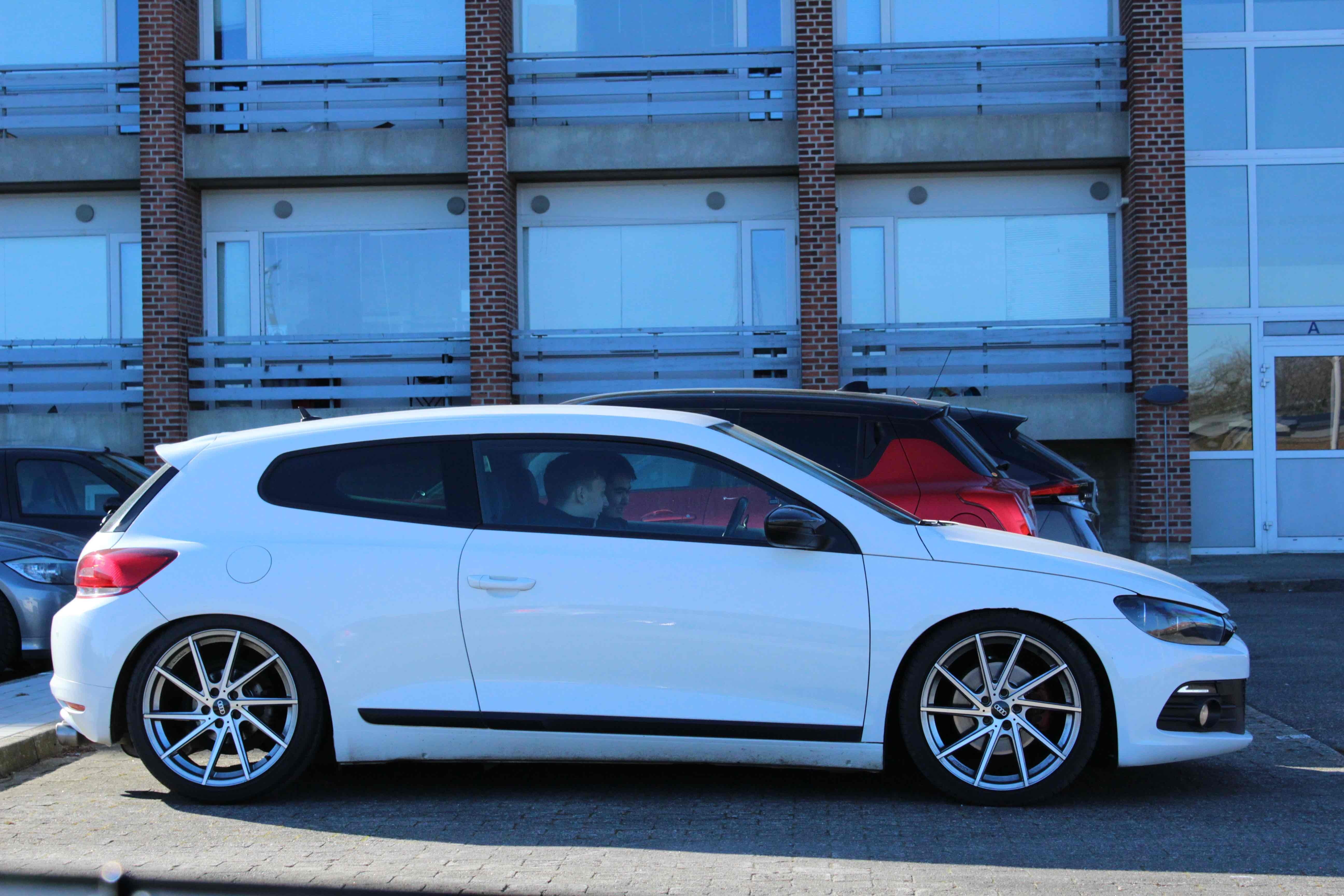 Hvid VW Scirocco fra 2009