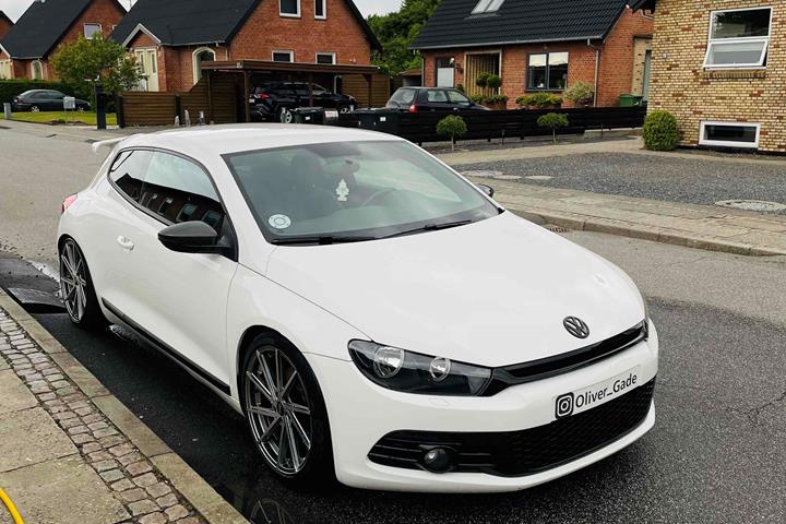Hvid VW Scirocco fra 2009