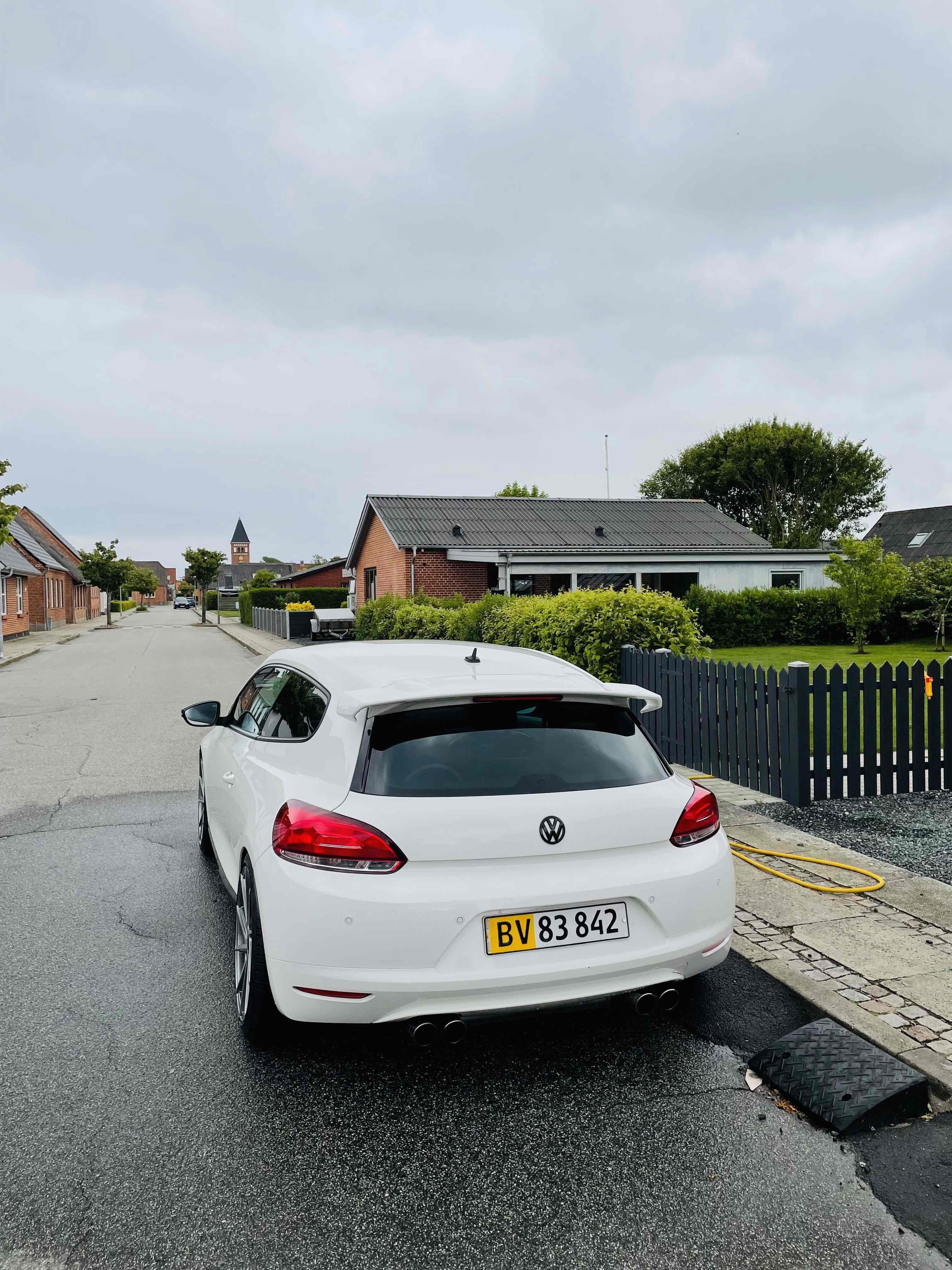 Hvid VW Scirocco fra 2009