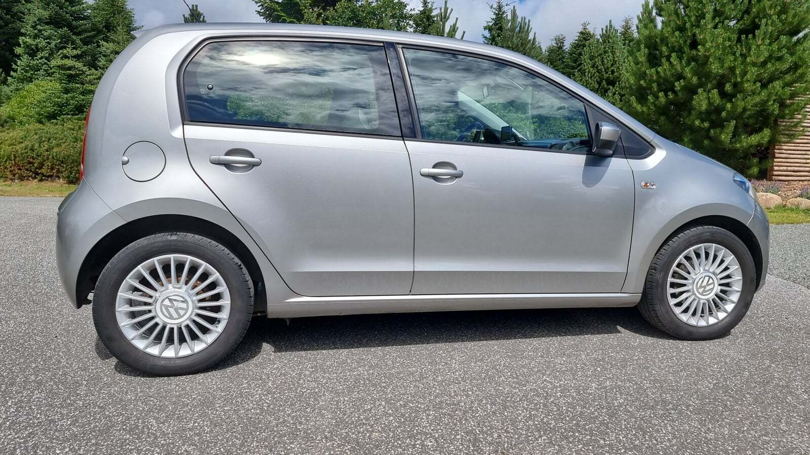 Grå VW UP! fra 2013