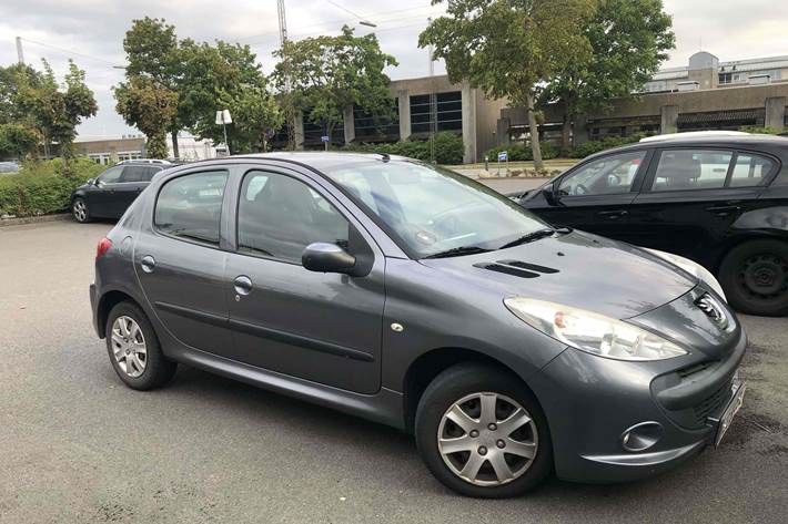 Grå Peugeot 206 fra 2010