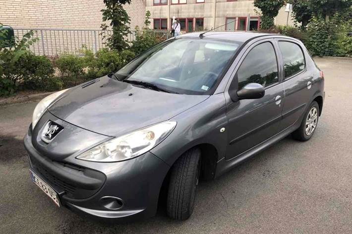 Grå Peugeot 206 fra 2010
