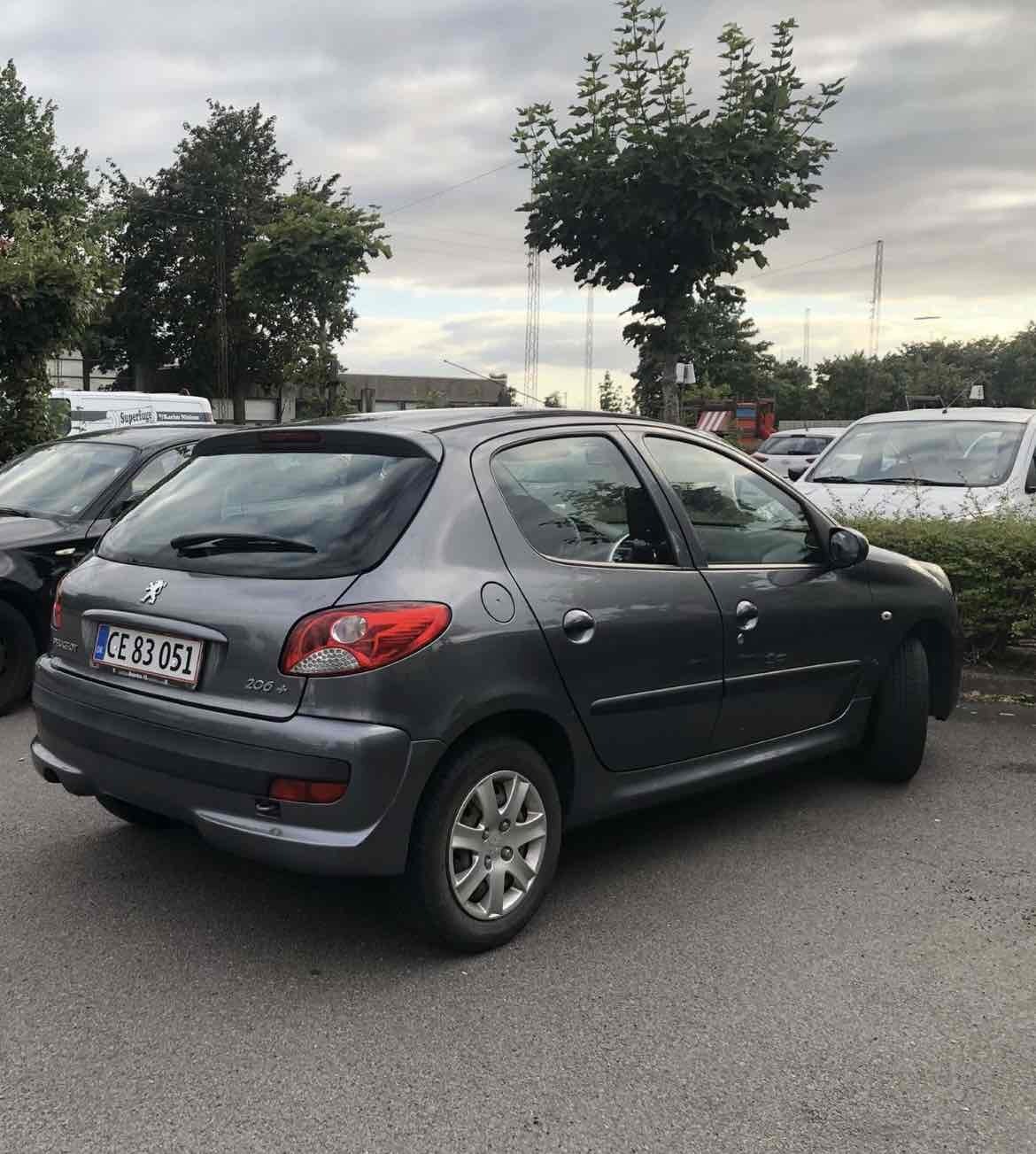 Grå Peugeot 206 fra 2010