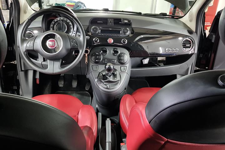 Sort Fiat 500 fra 2013