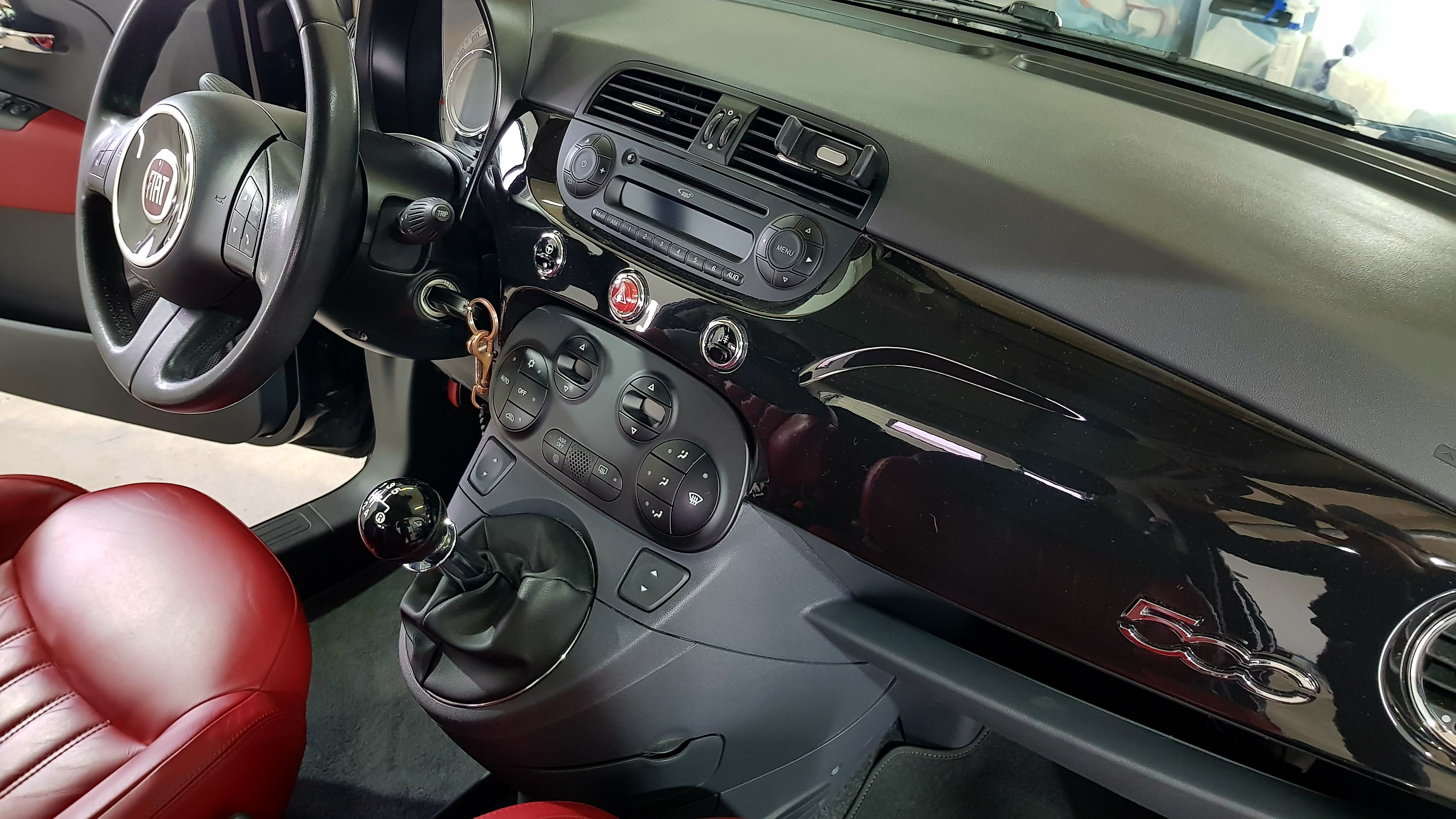 Sort Fiat 500 fra 2013