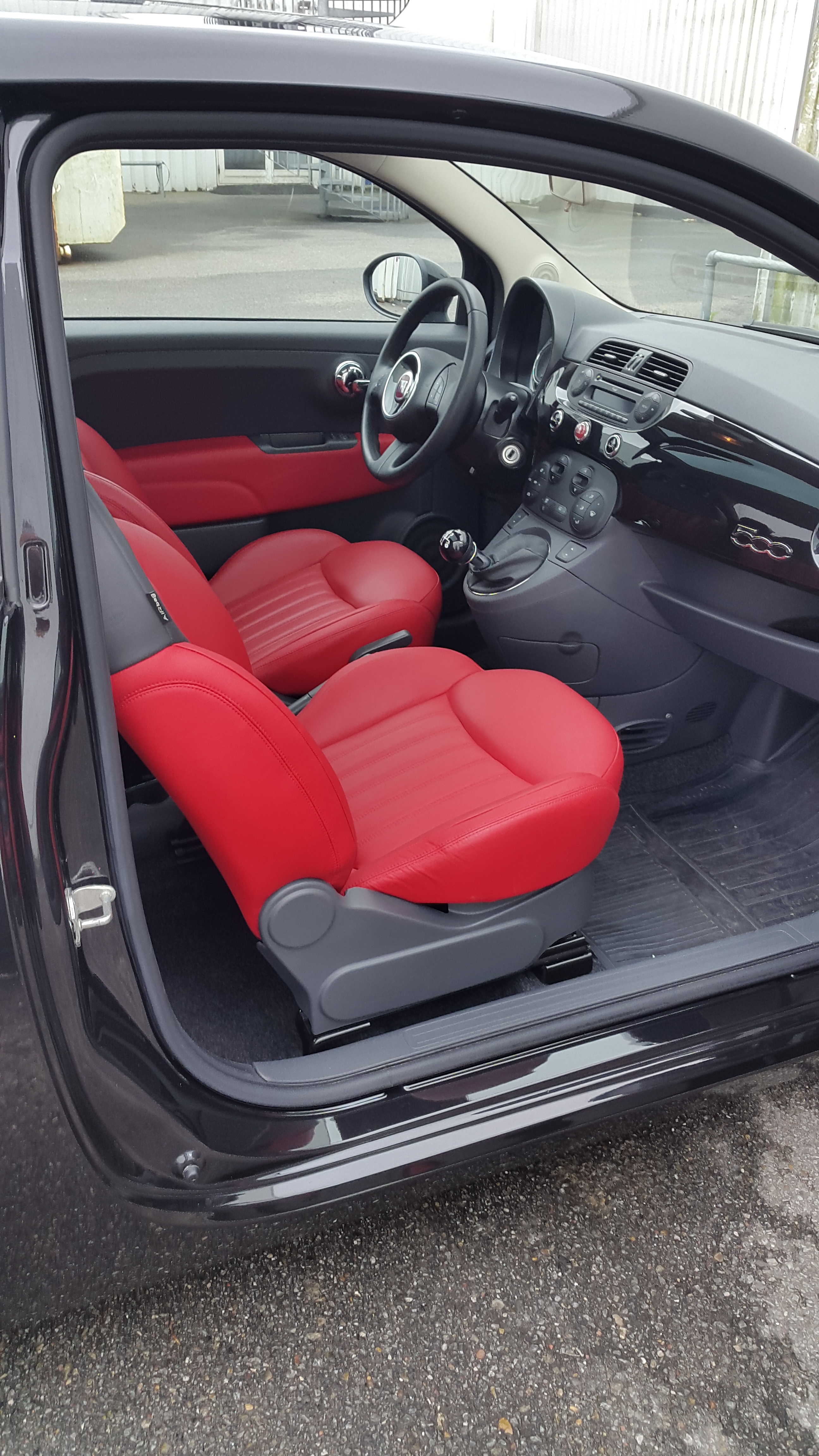 Sort Fiat 500 fra 2013