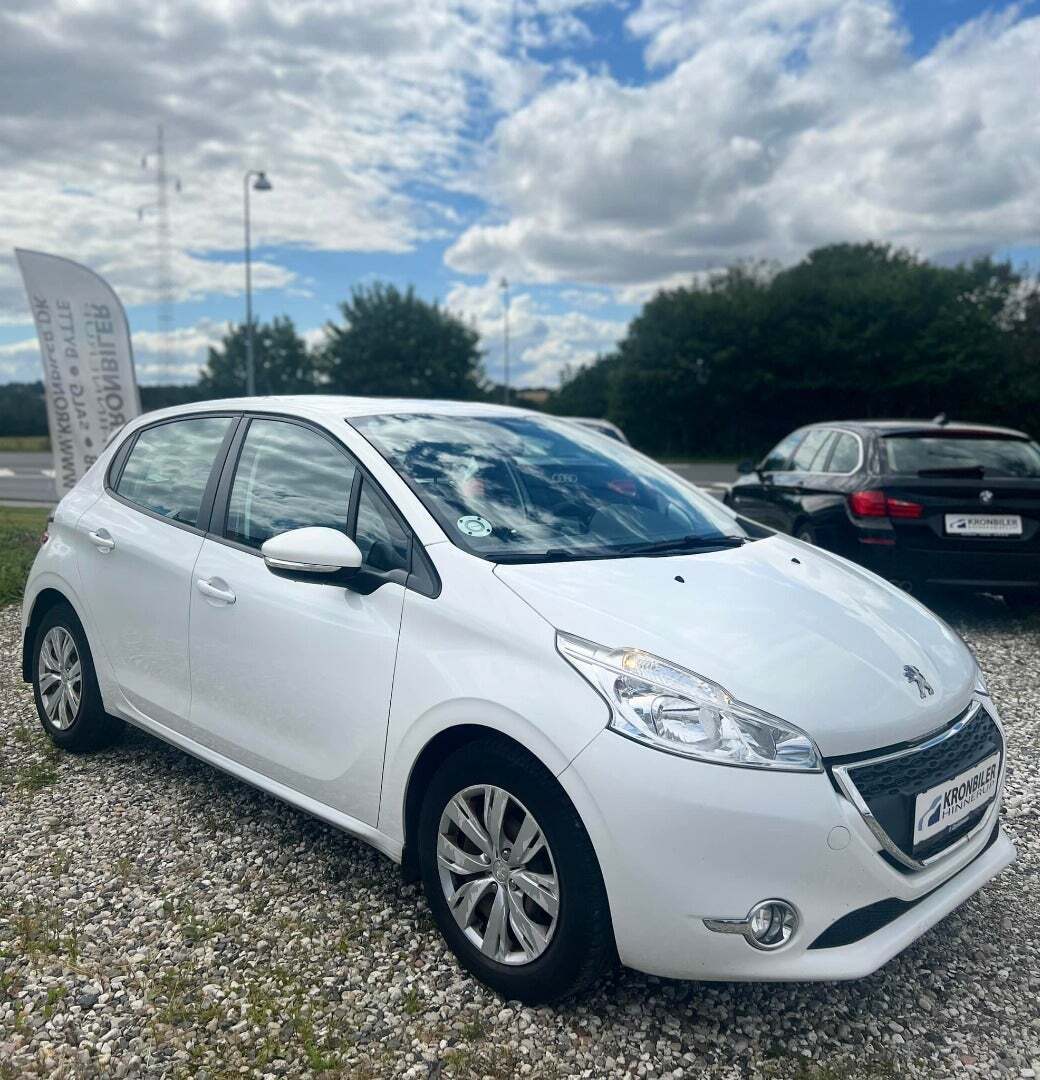 Grå Peugeot 208 fra 2015