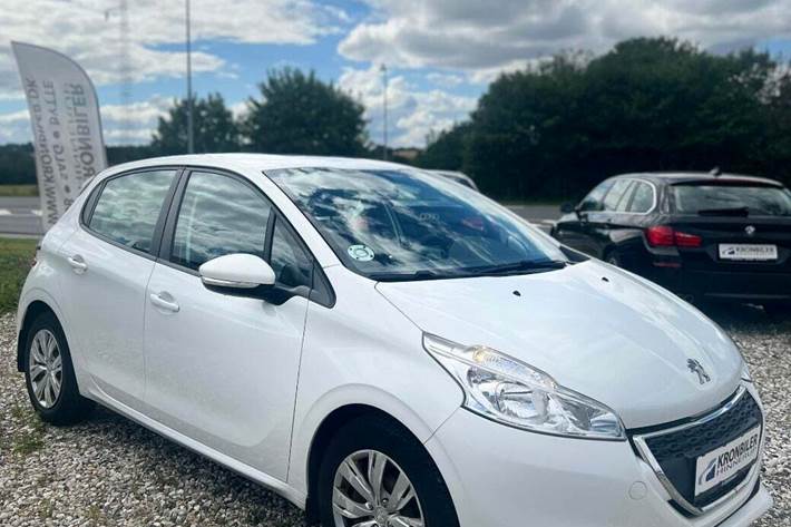 Grå Peugeot 208 fra 2015