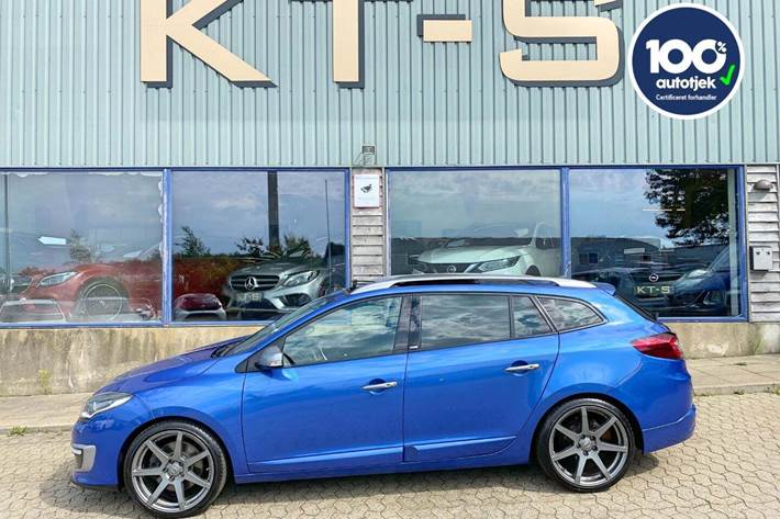 Blå Renault Megane III fra 2015 set udefra