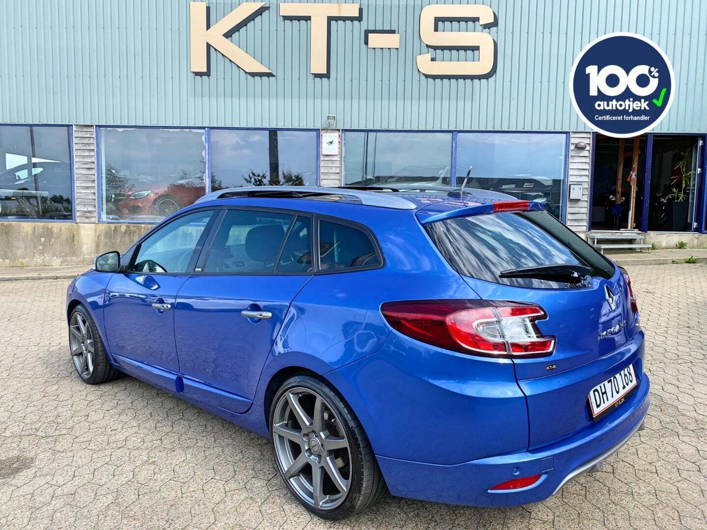 Blå Renault Megane III fra 2015 set udefra