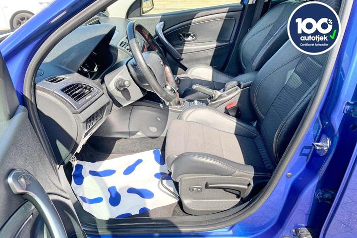 Blå Renault Megane III fra 2015 set indefra