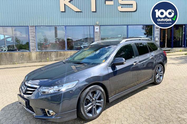 Sort Honda Accord fra 2012 set udefra