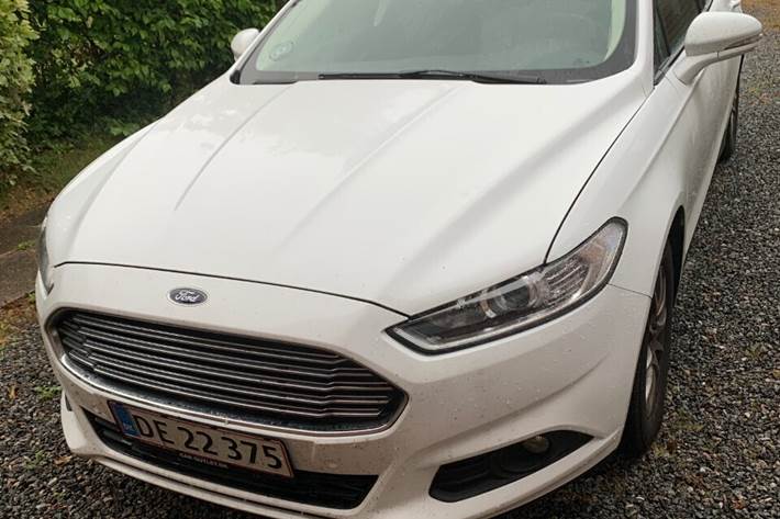 Hvid Ford Mondeo fra 2019