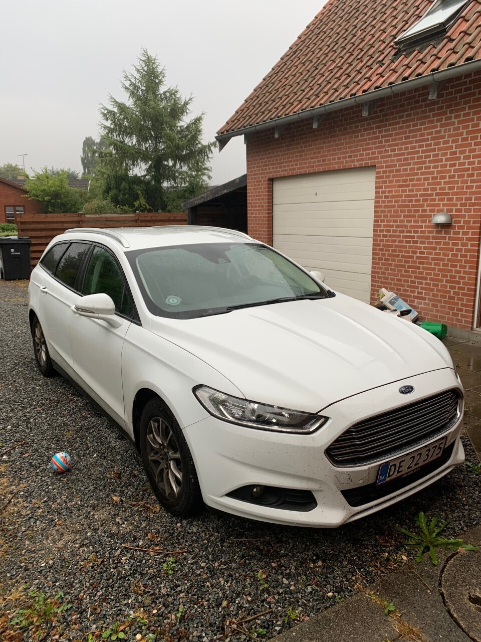 Hvid Ford Mondeo fra 2019