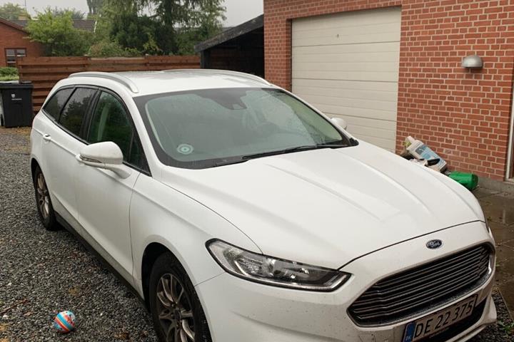 Hvid Ford Mondeo fra 2019