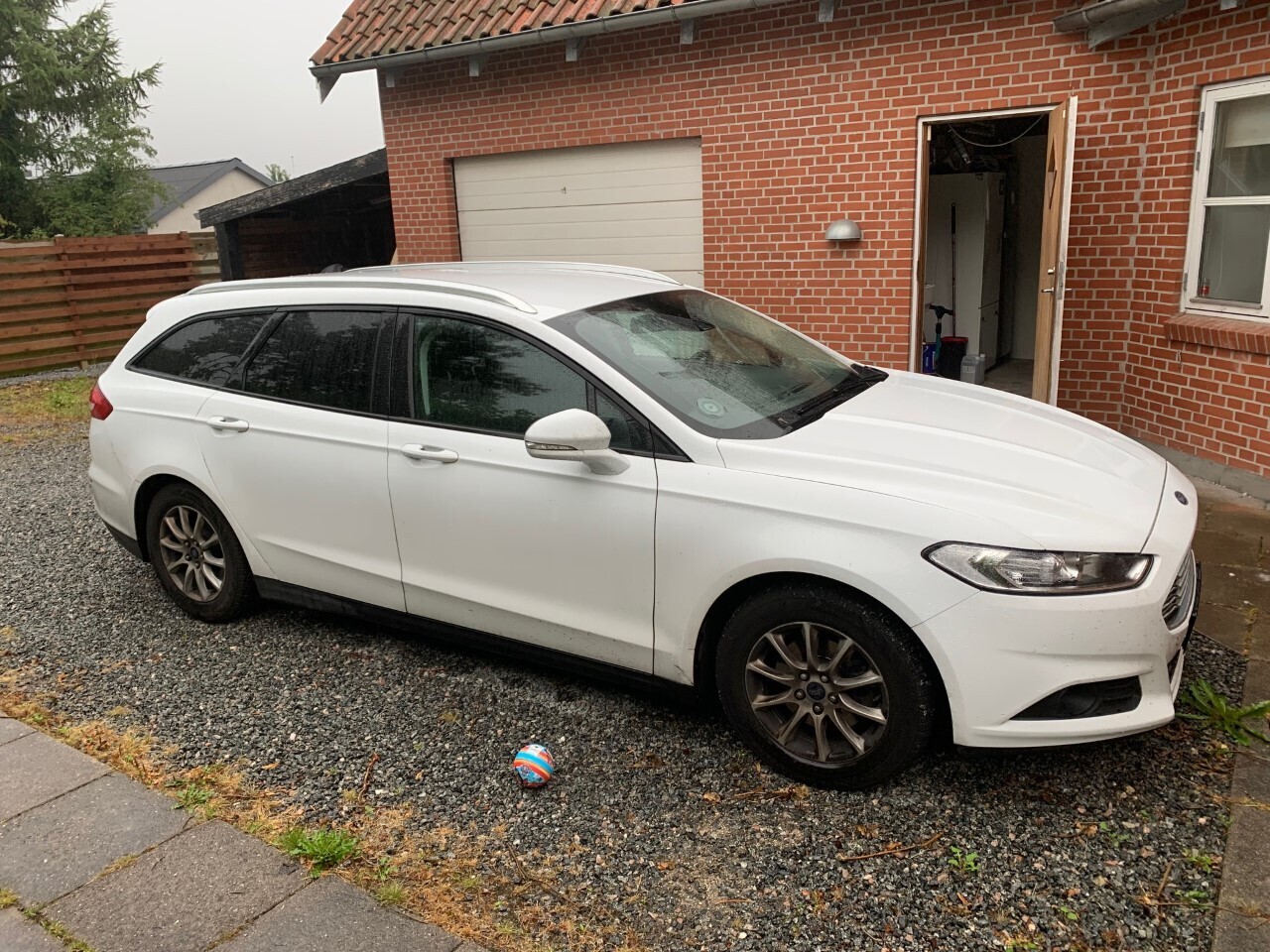 Hvid Ford Mondeo fra 2019