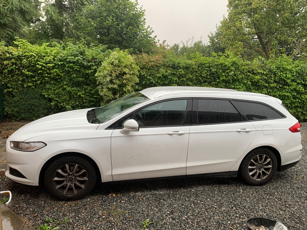 Hvid Ford Mondeo fra 2019