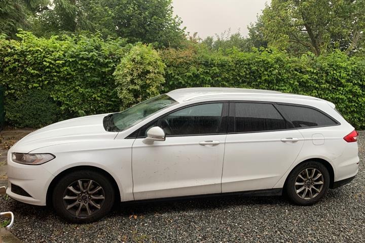 Hvid Ford Mondeo fra 2019