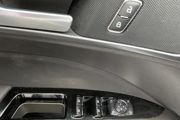 Hvid Ford Mondeo fra 2019