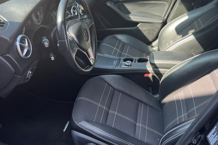Sort Mercedes A180 d fra 2013