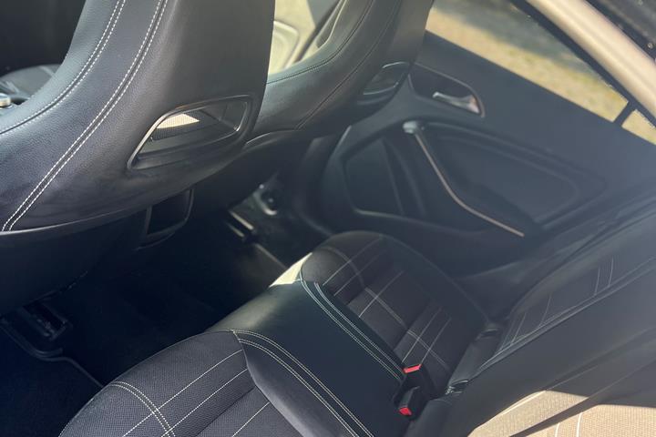Sort Mercedes A180 d fra 2013