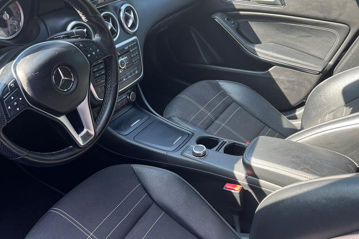 Sort Mercedes A180 d fra 2013