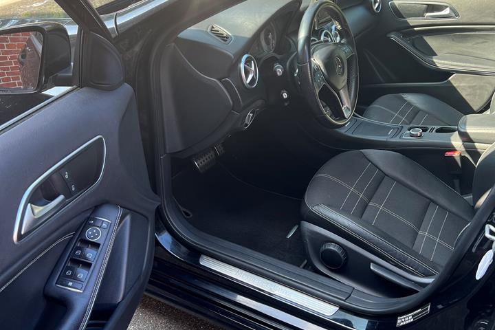 Sort Mercedes A180 d fra 2013