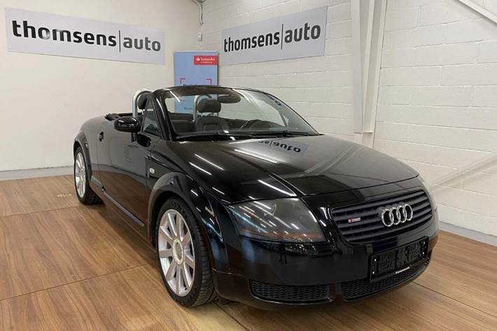 Sort Audi TT fra 2001 set udefra