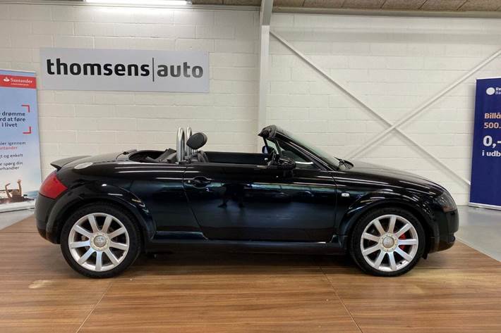 Sort Audi TT fra 2001 set udefra