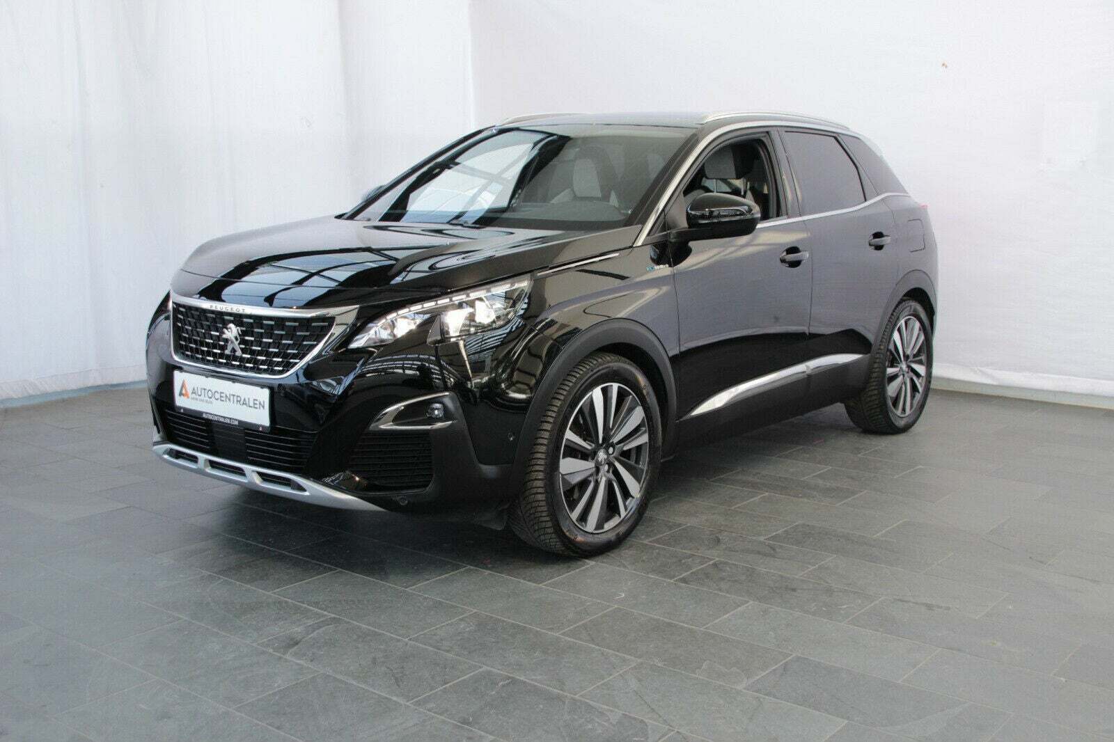 Grå Peugeot 3008 fra 2020
