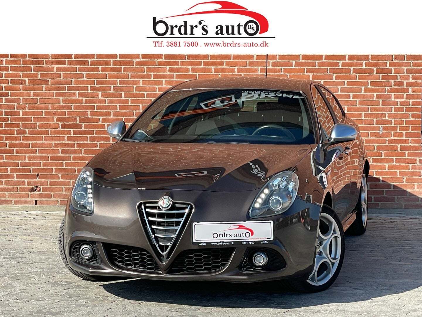 Brun Alfa Romeo Giulietta fra 2015