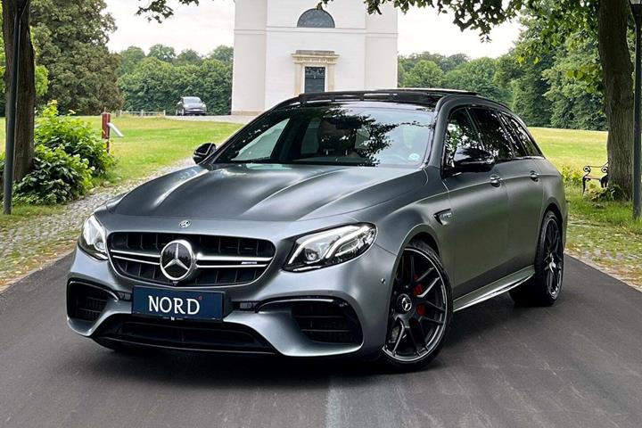 Grå Mercedes E63 fra 2017