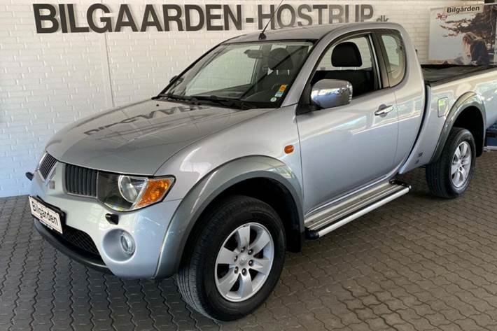 Grå Mitsubishi L200 fra 2009