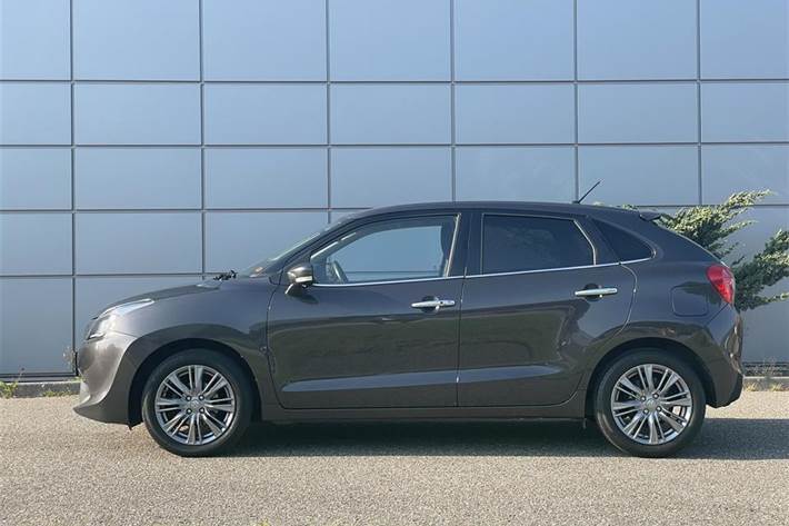Grå Suzuki Baleno fra 2017