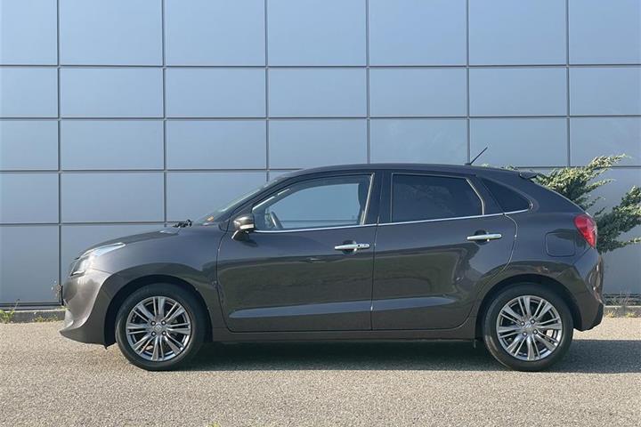 Grå Suzuki Baleno fra 2017