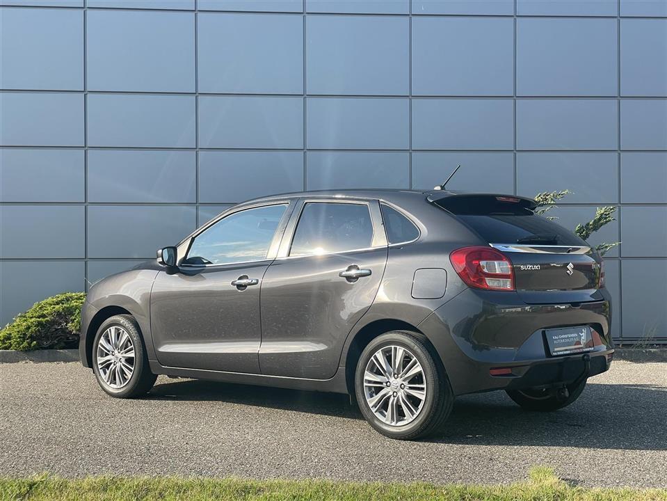 Grå Suzuki Baleno fra 2017