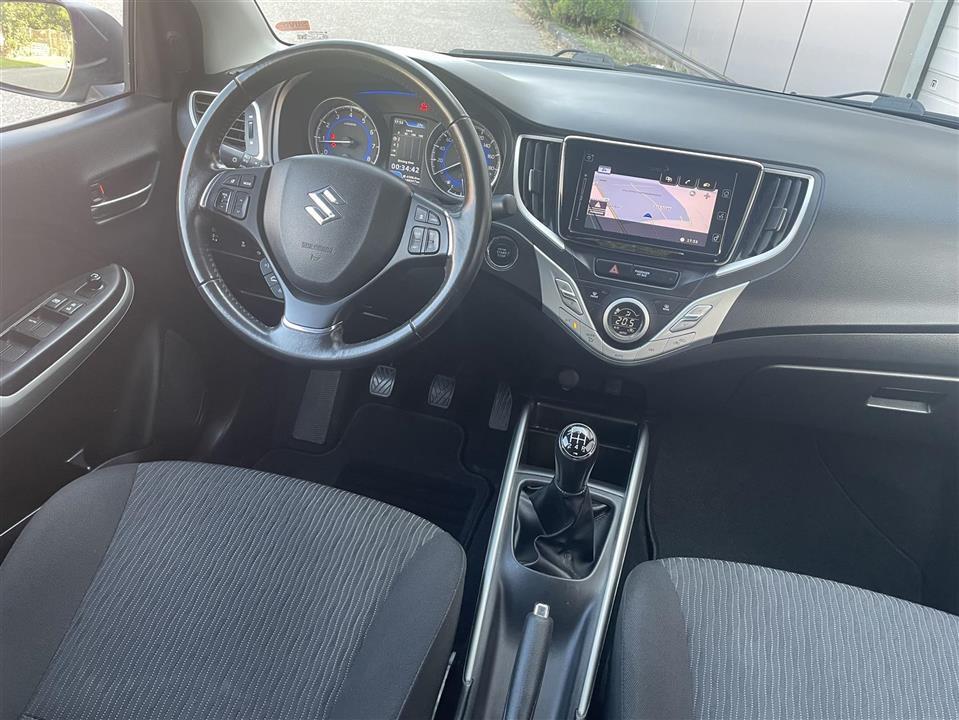 Grå Suzuki Baleno fra 2017