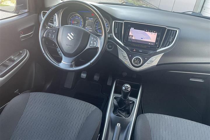 Grå Suzuki Baleno fra 2017
